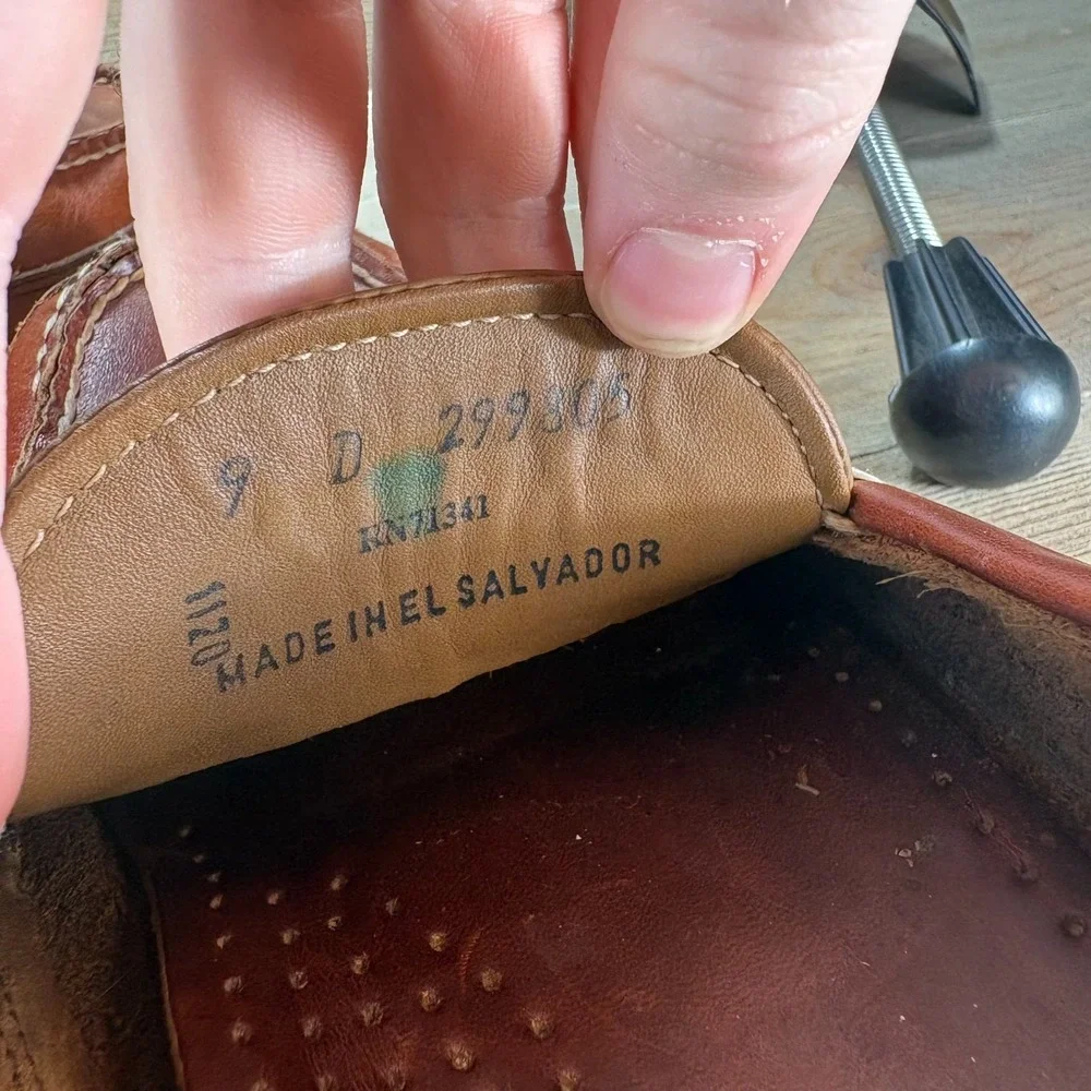 LL Bean Casco Bay Mens size 9 shoes Brown Leather Venetian Handsewn Loafers